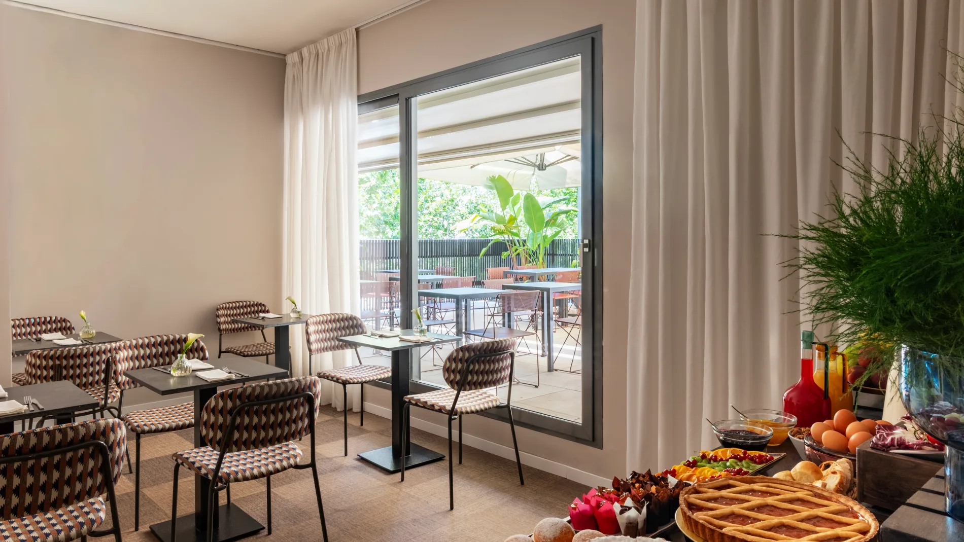 Sala colazione con buffet e accesso alla terrazza - Parioli Cube Hotel, BZAR hotels a Roma