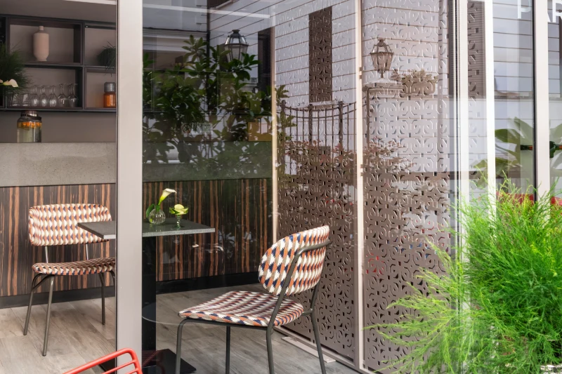Lounge area with chairs, tables and decorative plants - Parioli Cube Hotel, BZAR hotels in Rome