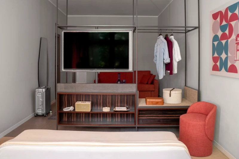 Junior Suite with TV, open wardrobe, storage unit and red armchair - Parioli Cube Hotel, BZAR hotels in Rome