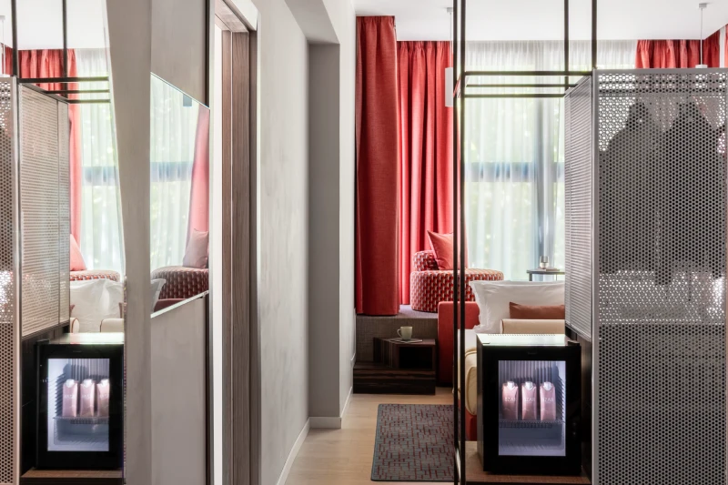 Junior Suite entrance with minibar, mirror and sleeping area in the background - Parioli Cube Hotel, BZAR hotels in Rome