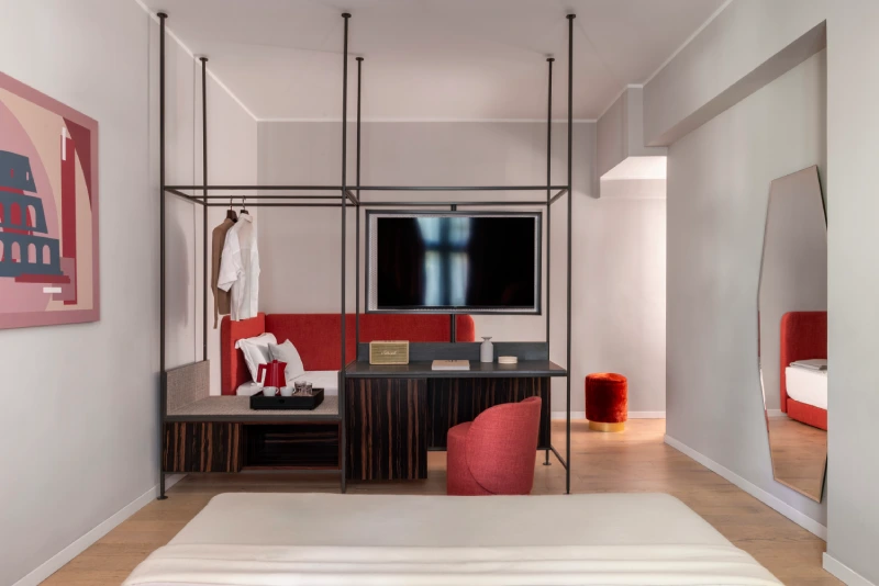 Triple room with TV, desk, open wardrobe and mirror - Parioli Cube Hotel, BZAR hotels in Rome